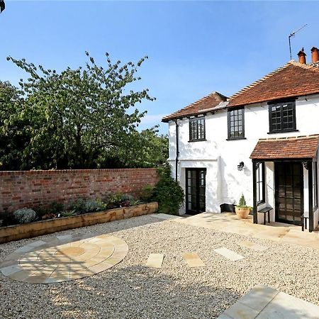 Henry VIII Cottage In The Heart Of Henley Exterior photo