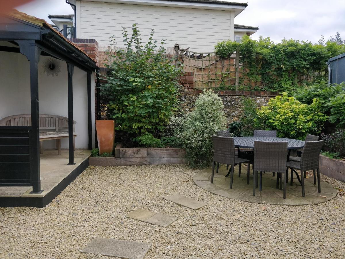 Henry VIII Cottage In The Heart Of Henley Exterior photo