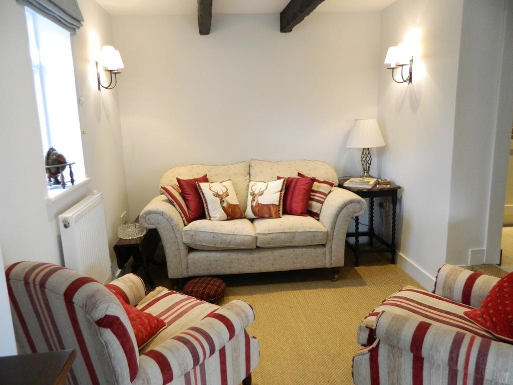 Henry VIII Cottage In The Heart Of Henley Exterior photo