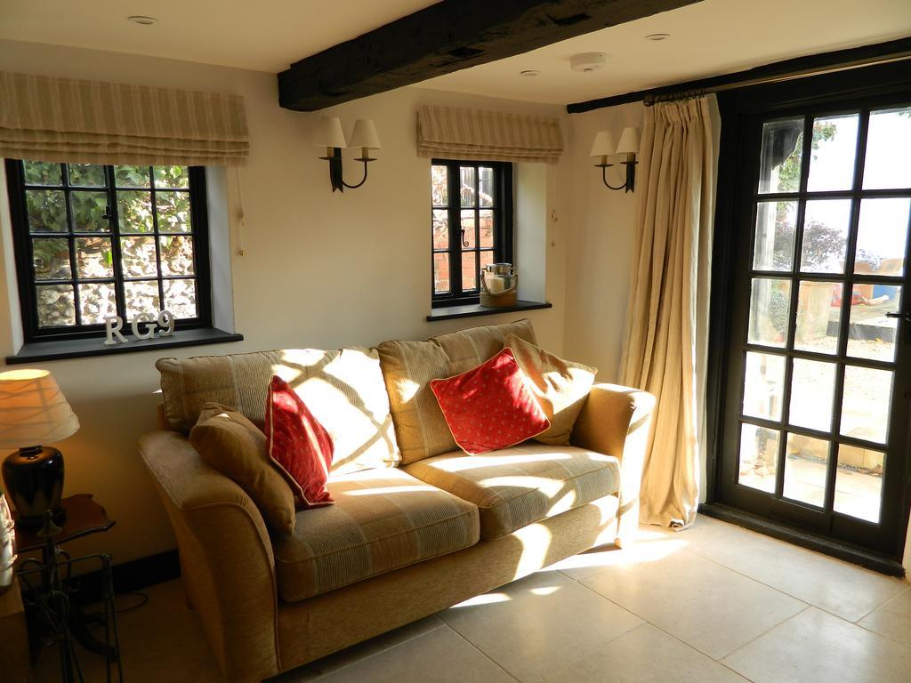 Henry VIII Cottage In The Heart Of Henley Exterior photo